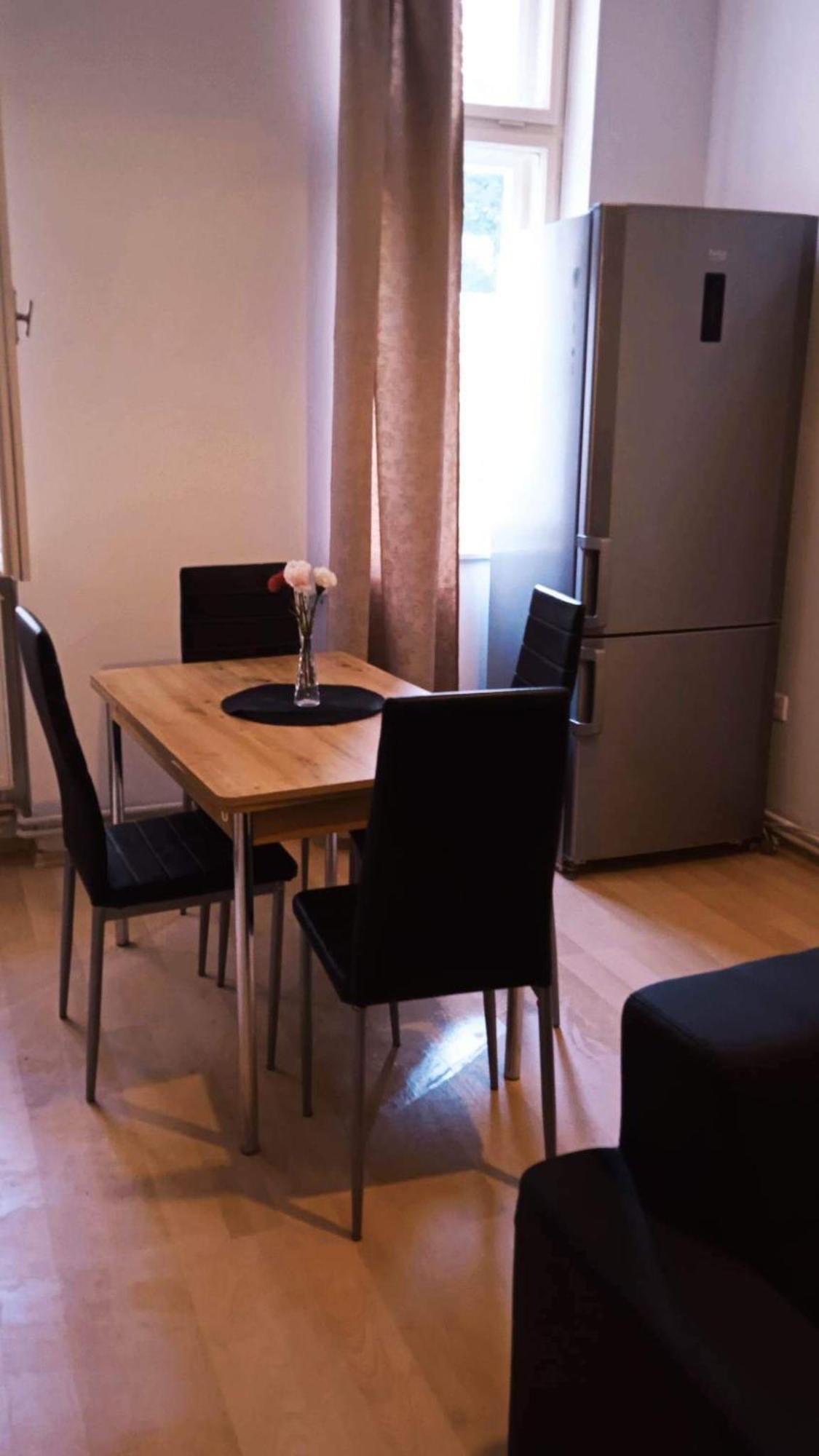 Museum Park Szell Str B- Downtown 1 Bedroom+Living Room Apartment Szombathely Bagian luar foto